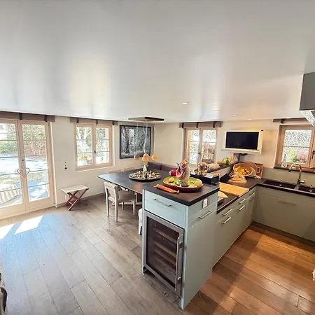 Warm And Spacious Surrounded By Greenery