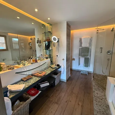 Warm And Spacious Surrounded By Greenery Holiday home *